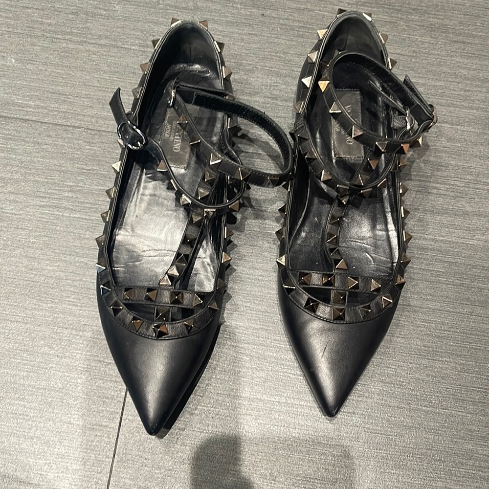 Valentino black flats